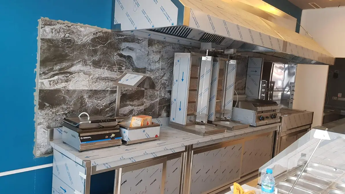 Fast-foodi me i ri ne Durres , mban firmen e KRISTEG INOX – foto 4