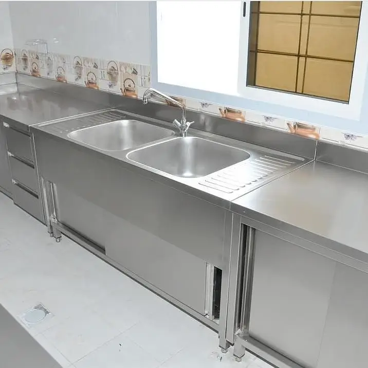 Nje nga kuzhinat e sapo perfunduar nga Kristeg Inox ne bregdetin