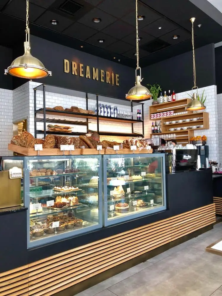 VITRINË PASTIÇERIE – I shton vlerë prezantimit të produkteve (Gusht 2025 – 2)