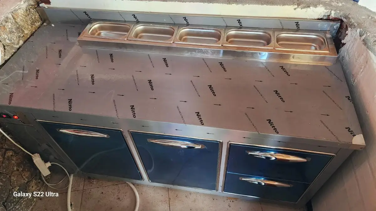 Tavolinë pune frigoriferike inox