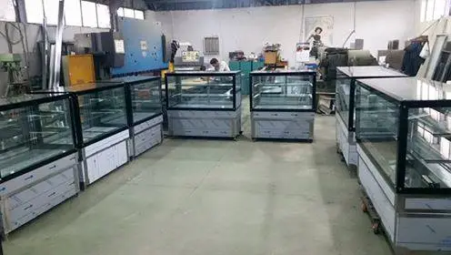 Vitrina pasticerie direkt nga prodhimi