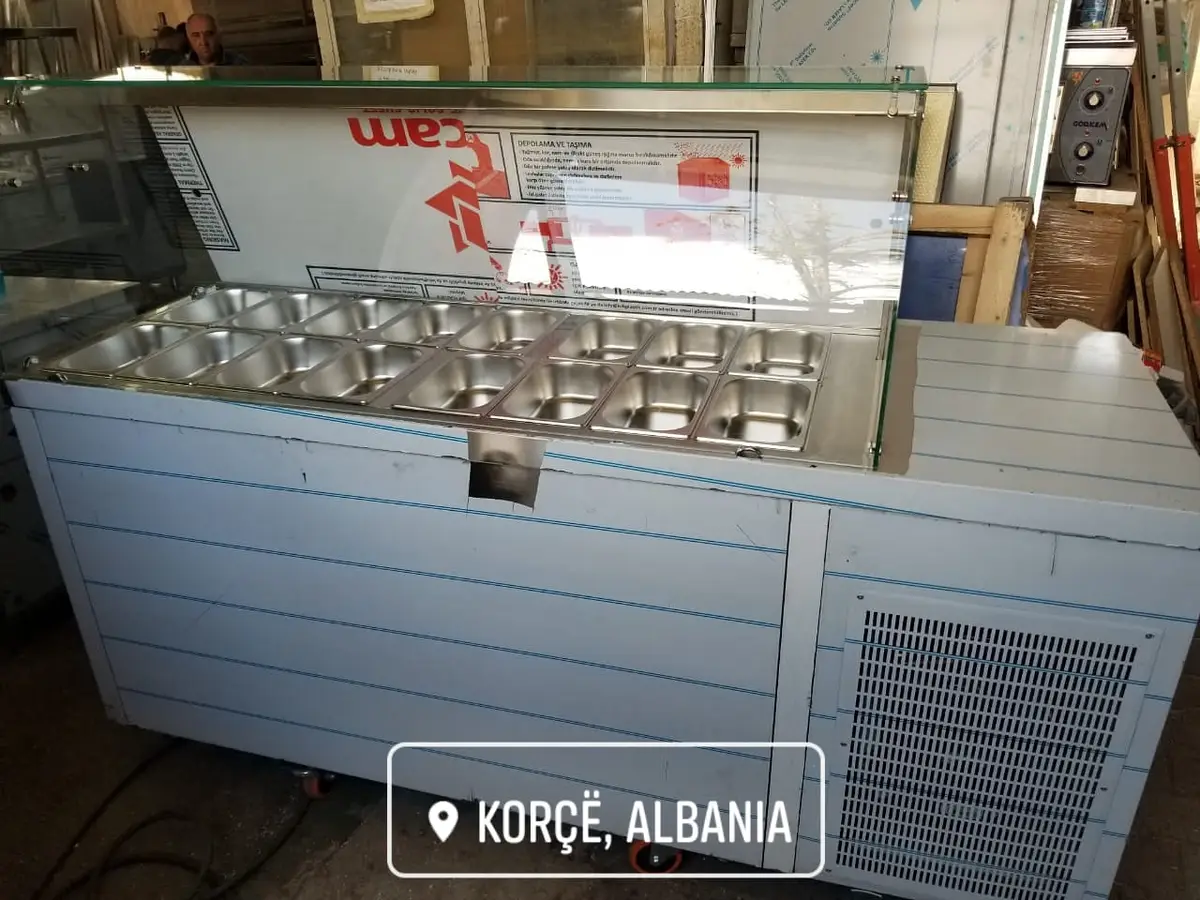 Frigoriferi i Fast-Food gati per tu nisur drejt qytetit te Korces