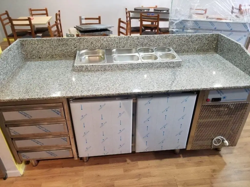 Frigorifer picerie qe mban ne te njejten temperature si vasketat