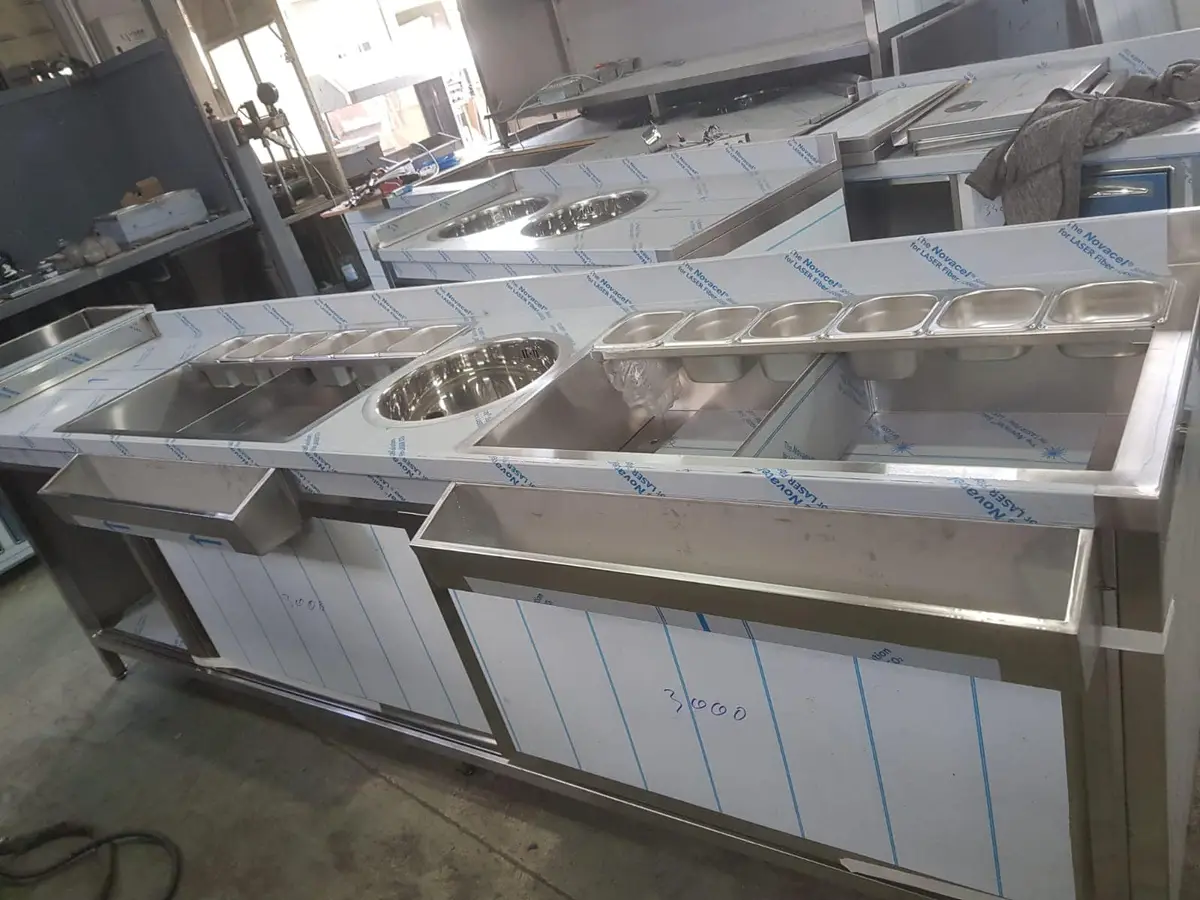 Tavoline per koktejl 3 D dhe reale projektuar dhe realizuar