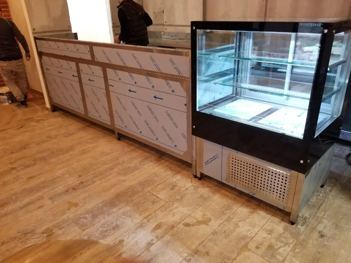 Banak bari dhe Frigorifer pastiçerie e ideuar sipas kerkeses