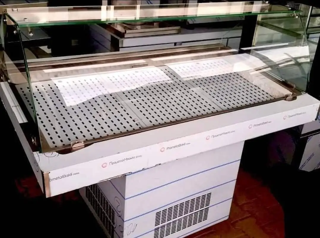 Ekspozitor peshku – Produkti vjen ne permasa standarte 94x90x120