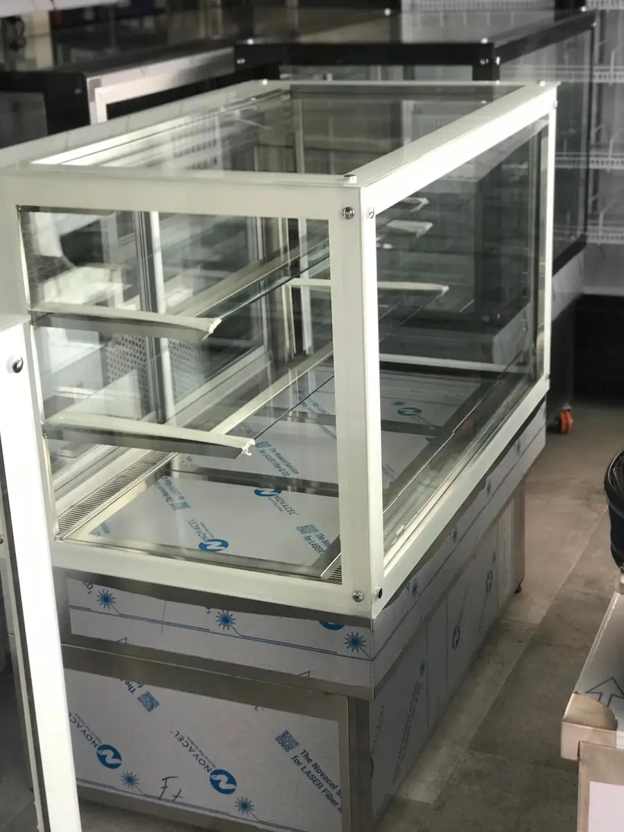 Vitrine pasticerie prodhuar nga KRISTEG INOX ne formatin 100 cm