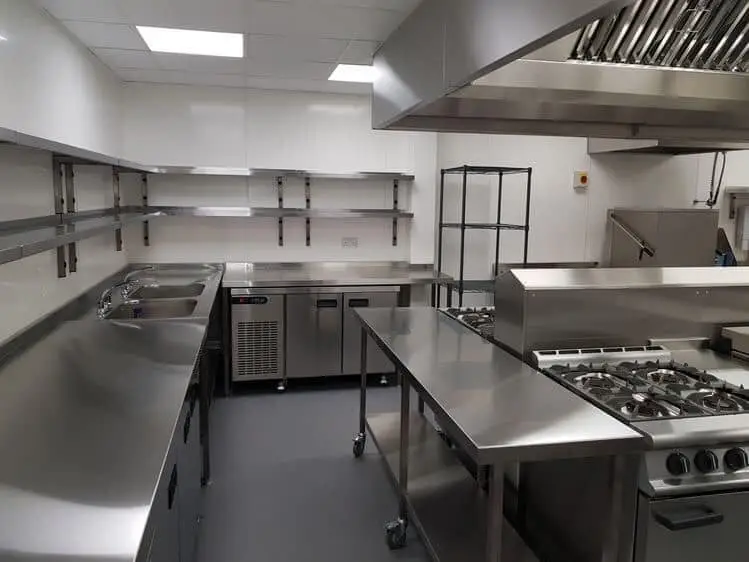 Nje nga kuzhinat e perfunduara nga Kristeg Inox ne bregdetin