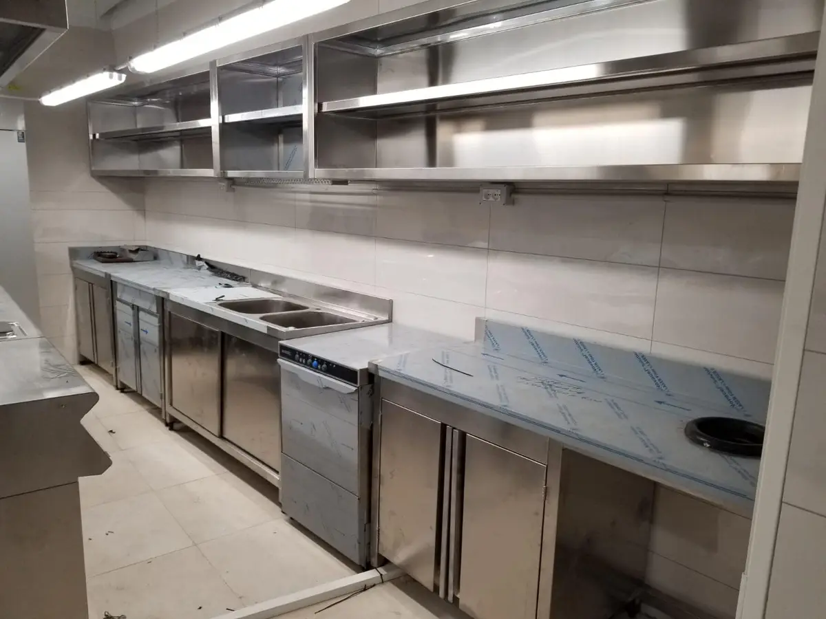 Nje nga kuzhinat e sapo perfunduar sot nga Kristeg Inox ,