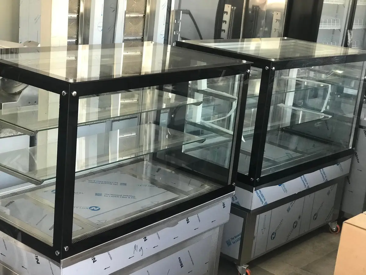 Vitrina pasticerie prodhuar nga KRISTEG INOX , gati per tek klienti